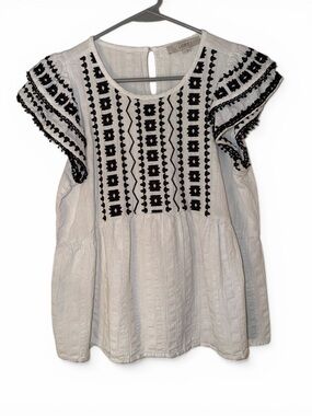 Women’s—LOFT White Flutter Sleeve Blouse With Embroidered Flowers. Size Small.